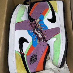 AIR JORDAN 1 MID SE WMNS
"Lightbulb"